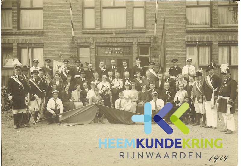 1934 Koning N.H. Giezenaar en Koningin A Giezenaar Keuben Coll.H.Seising F00002803